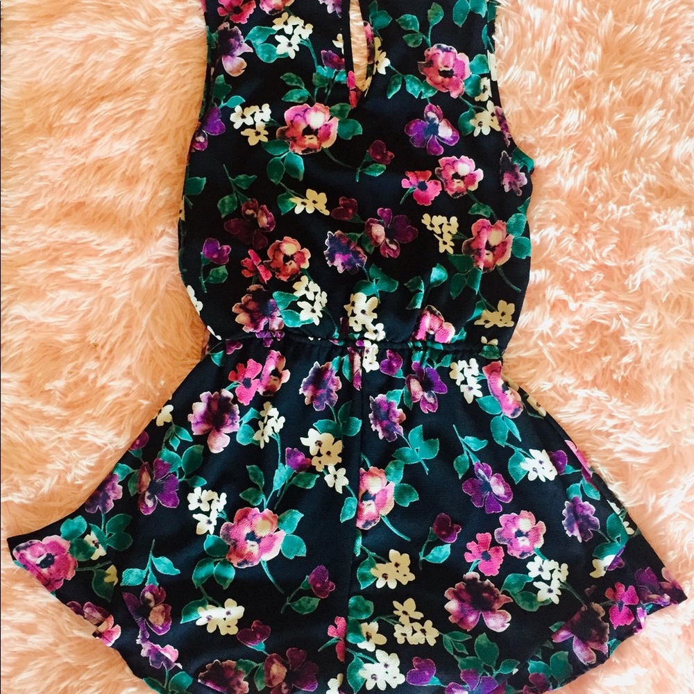 Romper - Picture 4 of 4